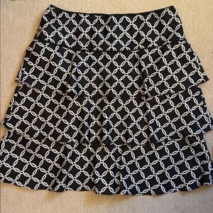 Size 4 White House Black Market Black and White Circle Pattern tiered Skirt